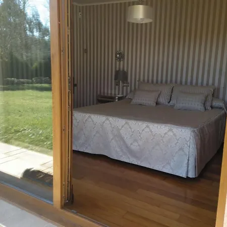 Una Casa Con Bosque De Robles *