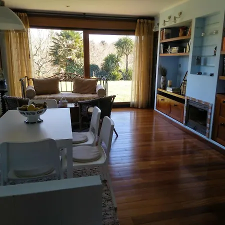 Villa Una Casa Con Bosque De Robles