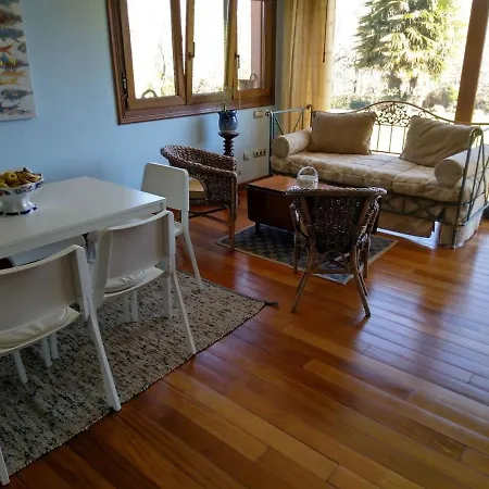 Una Casa Con Bosque De Robles *