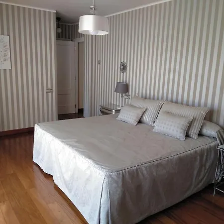 Villa Una Casa Con Bosque De Robles